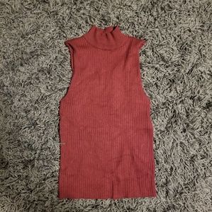 Sleeveless maroon crop